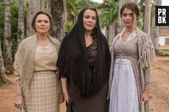 Alinne Moraes posa com Louise Cardoso e Ana Beatriz Nogueira. Atrizes contracenam em "Além do Tempo", novela substituta de "Sete Vidas"