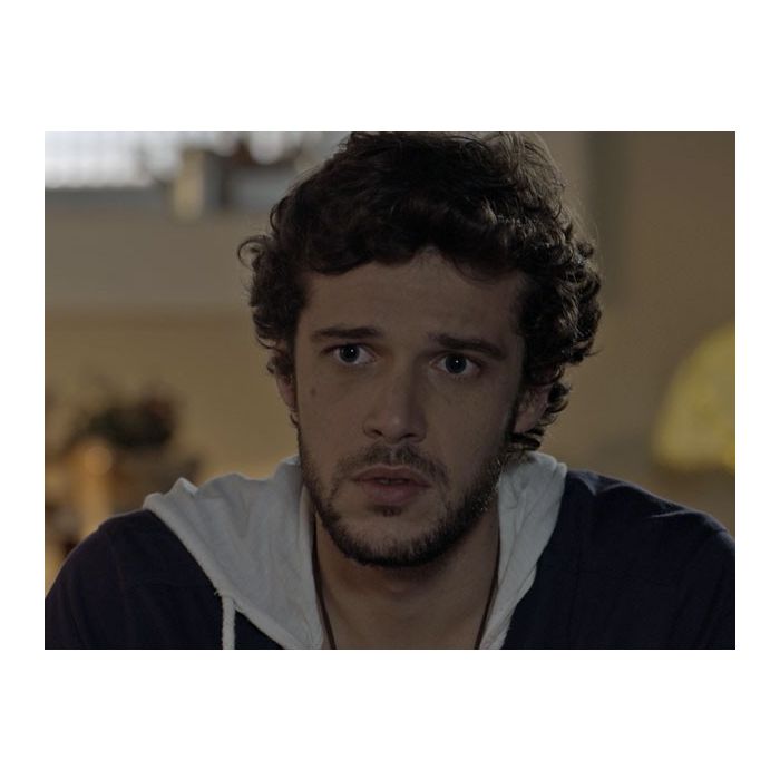 Pedro (Jayme Matarazzo) pede que Júlia (Isabelle Drummond) vá com ele atrás de Bernardo (Ghilherme Lobo) em &quot;Sete Vidas&quot;