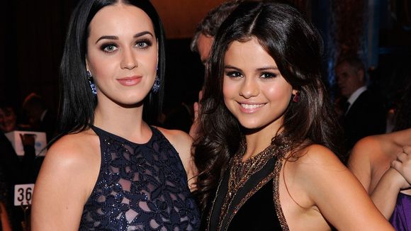 Selena Gomez diz que não odeia Katy Perry, mesmo tendo participado de "Bad Blood"