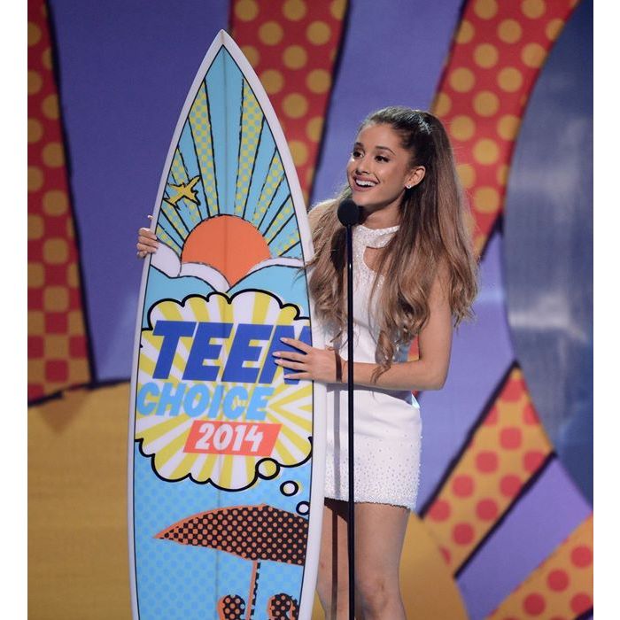  Ariana Grande foi uma das ganhadoras do Teen Choice Awards 2014 