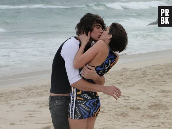 Karina (Isabella Santoni) e Pedro (Rafael Vitti) fazem as pazes em "Malhação"