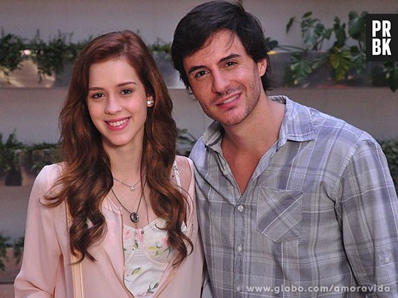 Natasha planeja se aproximar de Thales (Ricardo Tozzi)