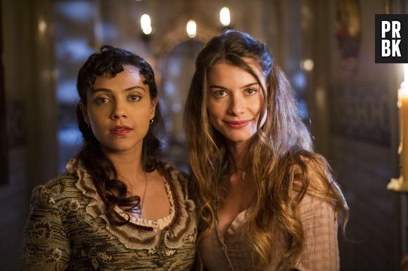 Anita (Letícia Persiles) é a melhor amiga da protagonista Lívia (Alinne Moraes) em "Além do Tempo"