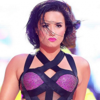 Demi Lovato arrasa com "Cool For The Summer" e quebra recorde de Lady Gaga na Billboard!