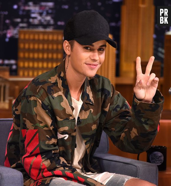 Justin Bieber participa do programa "The Tonight Show" com Jimmy Fallon