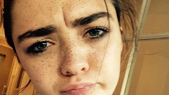 Maisie Williams, de "Game of Thrones", vira youtuber e lança seu primeiro vídeo com Sophie Turner!