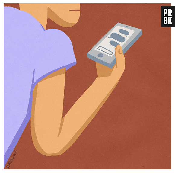 Uma pessoa normal, usando seu celular normalmente