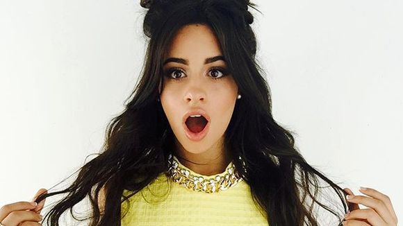 Camila Cabello, do Fifth Harmony, Ariana Grande e mais: Space Buns vira moda no cabelo das famosas!