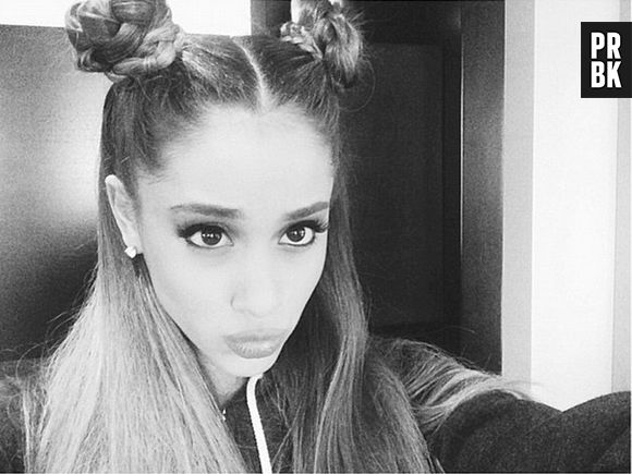 Ariana Grande é uma das famosas que mais usam o Space Buns no cabelo