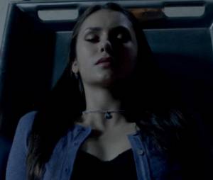 Em The Vampire Diaries, Tyler (Michael Trevino) deve que matar Liv  (Penelope Mitchell) - Purebreak
