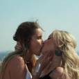 Beijo lésbico no final de "Verdade Secretas"é polêmica:  Stefanie Brunet e Mayra Batista arrasaram na cena