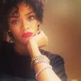 Rihanna aparece sem apliques e exibe cabelo natural no Instagram