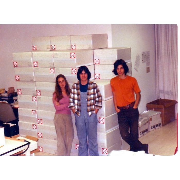 No início da Apple:   Bob Martinengo, Mark Johnson e   Crisann Brennan,   namorada de Steve Jobs  