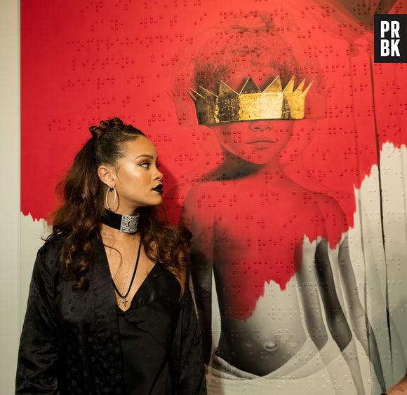 Rihanna conta que capa de "Anti" é inspirada em seu primeiro dia na creche