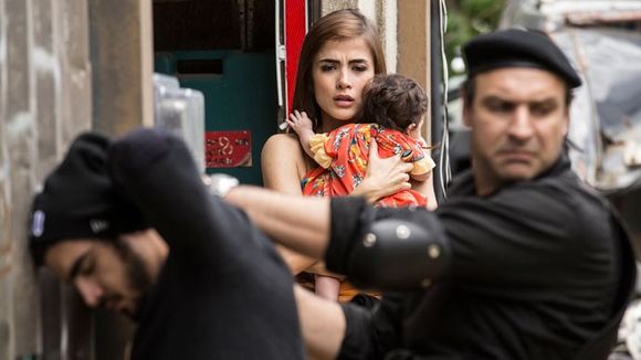 Final "I Love Paraisópolis": Grego (Caio Castro) é preso na frente de Margot e Maria!