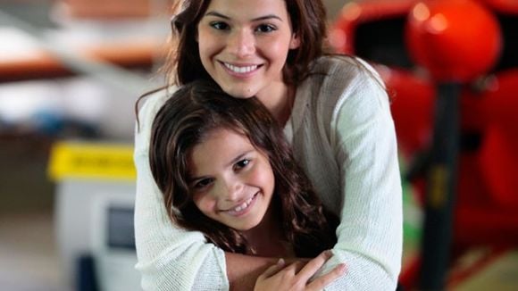 Bruna Marquezine apoia irmã Luana Marquezine em estreia na trama "Em Família"!