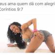 Olha a Inês Brasil na Bíblia, gente! Graças a Deus!