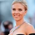   Scarlett Johansson assopra as velinhas no primeiro dia de sagitário, 22 de novembro 