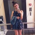 Giovanna Grigio gosta de compartilhar fotos no espelho com os fãs