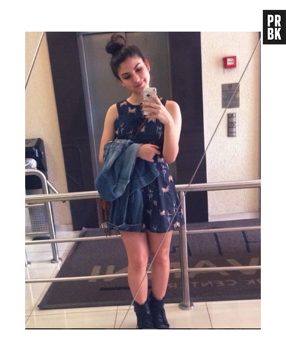 Giovanna Grigio gosta de compartilhar fotos no espelho com os fãs