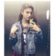 Giovanna Grigio tira fotos no elevador e compartilha com os seguidores