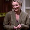 Em "The Big Bang Theory", Penny (Kaley Cuoco) e Bernadette (Melissa Rauch) parabenizam Amy (Mayim Bialik)