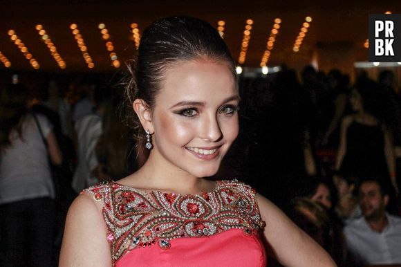 Larissa Manoela interpreta as gêmeas Isabela e Manuela, em "Cúmplices de Um Resgate"