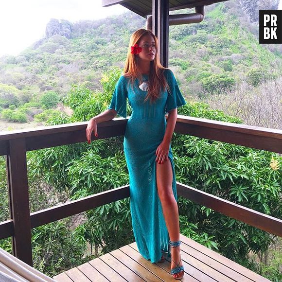 Marina Ruy Barbosa já chegou tombando em Fernando de Noronha