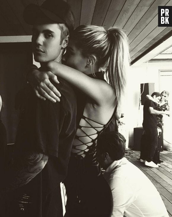 Justin Bieber e Hailey Baldwin agarradinhos na véspera de Revéillon