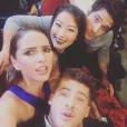 O elenco de "Teen Wolf" divide uma selfie no People's Choice Awards 2016