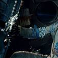 "Gravidade" traz Ryan Stone (Sandra Bullock) em sua primeira missão espacial junto com o veterano Matt Kowalski (George Clooney). Tudo corria bem até que eles são alertados que uma nuvem de detritos espaciais pode atingi-los