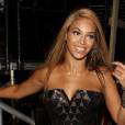 Beyoncé se apresenta com "If I Were a Boy" no "Grammy Awards"