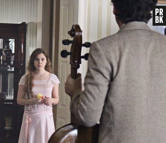 Em "Ligações Perigosas", Cecília (Alice Wegmann) era tímida assim que conheceu Felipe (Jesuíta Barbosa)