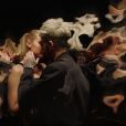 Zayn Malik e Gigi Hadid protagonizam cenas quentes e psicodélicas no clipe de "Pillowtalk"