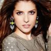 Anna Kendrick, de "A Escolha Perfeita", também integra o grupo das mulheres canhotas