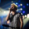 Niall Horan, integrante do One Direction, é habilidoso! Apesar de ser canhoto, astro toca violão com a mão direita