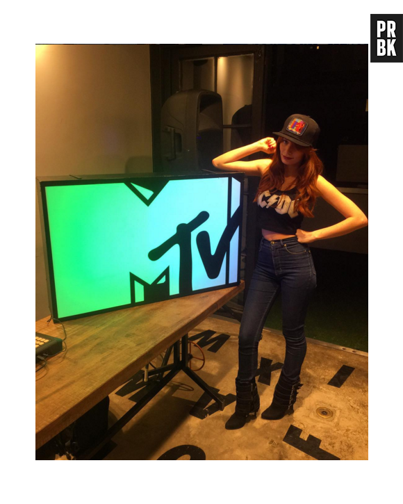 Maria Eugênia, da MTV, compartilha look em dia de trabalho