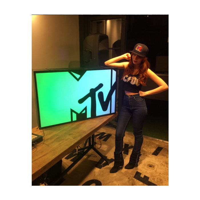 Maria Eugênia, da MTV, compartilha look em dia de trabalho