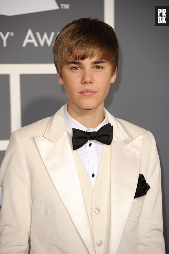 Justin Bieber estava elegante no Grammy de 2011, com um look até parecido com o que ele usou em 2016