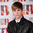 Justin Bieber foi todo trabalhado no couro no Brit Awards de 2011