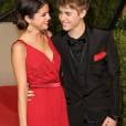 Justin Bieber e Selena Gomez fizeram sua primeira aparição como um casal na festa pós-Oscar da Vanity Fair em 2011