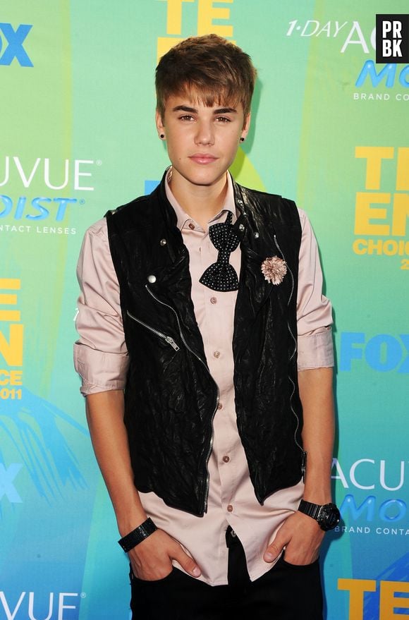 Justin Bieber tava usando um look meio esquisito no Teen Choice Awards 2011