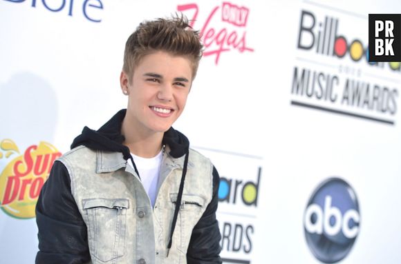 Justin Bieber ficou super casual no Billboard Music Awards de 2012