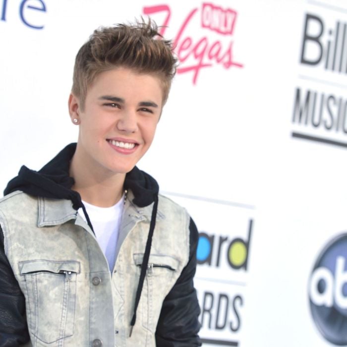Justin Bieber ficou super casual no Billboard Music Awards de 2012