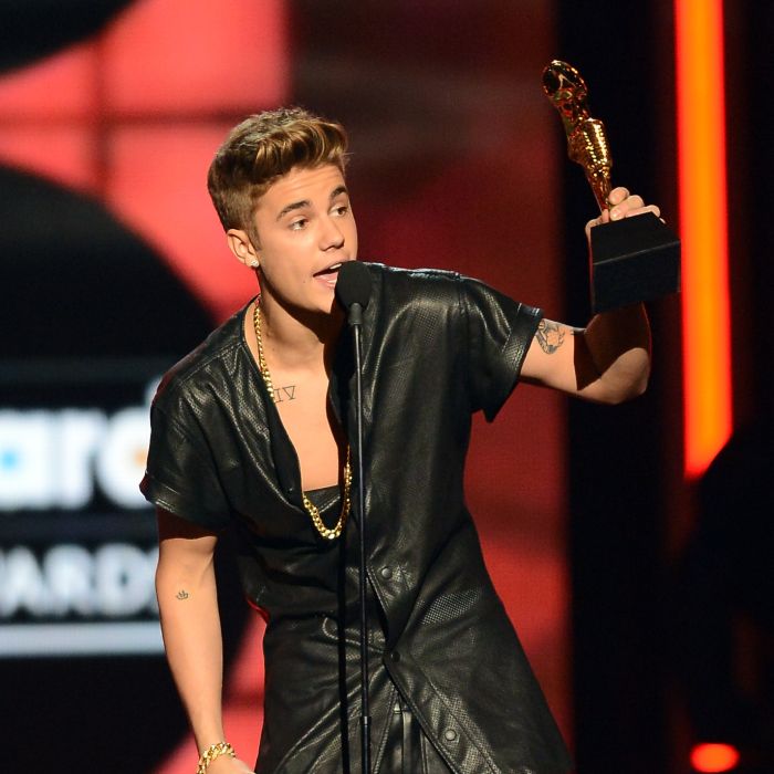 Justin Bieber ficou super emocionado com seu prêmio no Billboard Music Awards de 2013