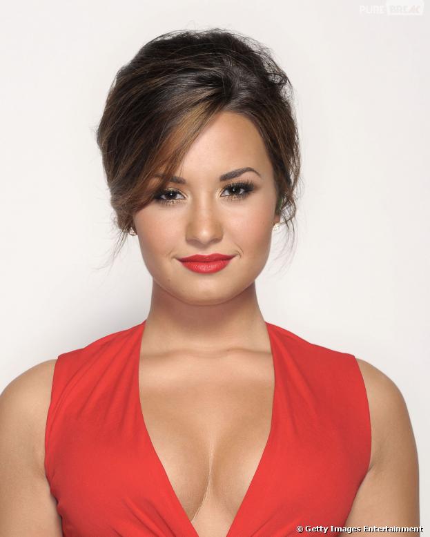 Demi Lovato comenta morte de Philip Seymour Hoffman em seu Twitter: "Por que arriscar? Vício é uma doença"