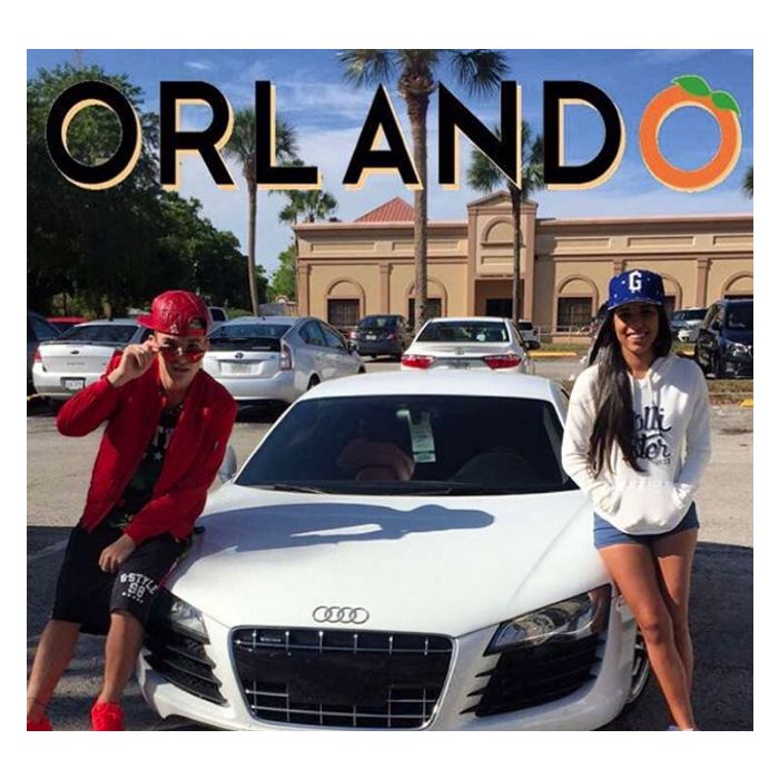 Olha o MC Gui tirando onda com a irmã Stefani em Orlando. Lindos, né?