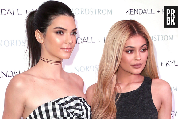 Kylie Jenner zoa Kendall Jenner no Snapchat e filma piercing no mamilo da irmã