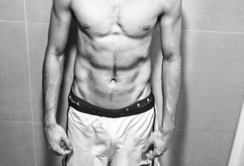Japa fez plásticas? Youtuber posta foto sem camisa e fãs repercutem mudanças físicas do ídolo!