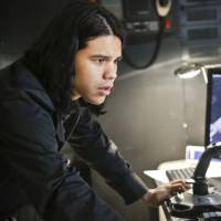 Em "The Flash": na 2ª temporada, Cisco desenvolve seus poderes em batalha com Ruptura!